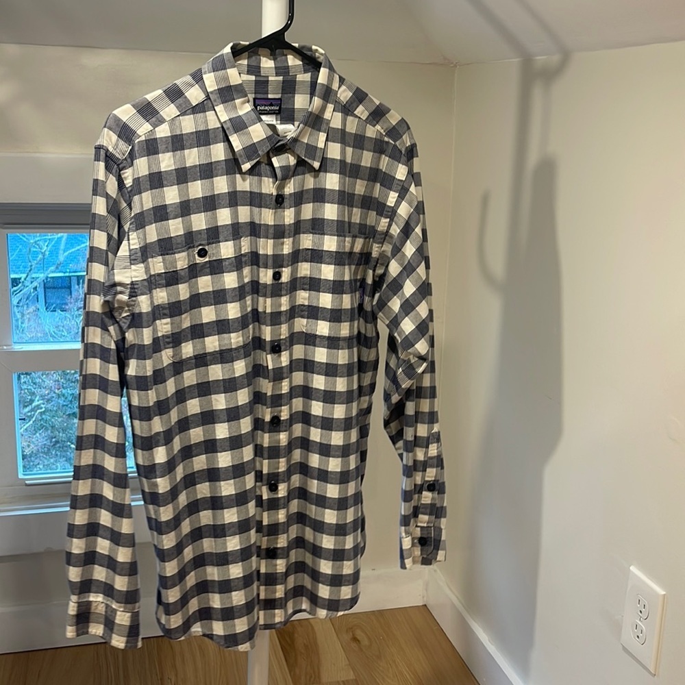 Patagonia navy blue checkered button down, Size Medium